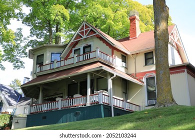 Bay View, MIUSA - September 30, 2021: A Quaint Old Home In This One-time Methodist Retreat Center Lying On The Shores Of Lake Michigan Next Door To The Resort Town Of Petoskey In Northern Michigan.