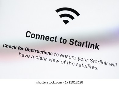 BAYONNE, FRANKREICH - CIRCA FEBRUAR 2021: Starlink-App auf Apple iPhone-Bildschirm. Starlink ist eine satellitengestützte Internetkonstellation, die von SpaceX gebaut wird, um Satelliten-Internetzugang zu bieten.