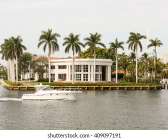 Bayside Home In Miami Florida With Boat