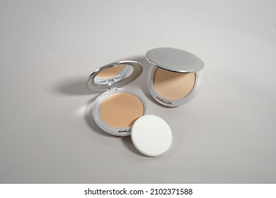 BB Cushion With A Bright Shade That Is Very Suitable For Use On The Skin