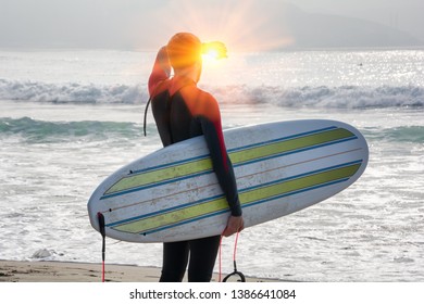 Imagenes Fotos De Stock Y Vectores Sobre Surfer Looking