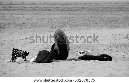 beach-burka-450w-502578595.jpg