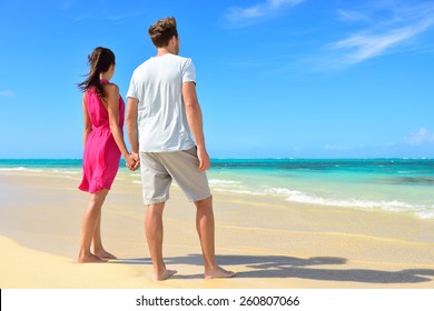 41,956 Couple looking out to sea Images, Stock Photos & Vectors ...