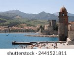 Beach and Eglise Notre-Dame-des-Anges, Collioure, Pyrenees-Orientales, Cote Vermeille, France, Europe