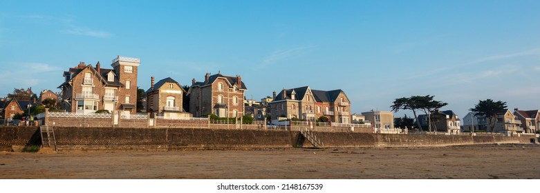 Beach at low tide and retro houses in Pléneuf-Val-André, Côtes d'Armor, Britanny, France