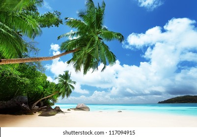 playa en la isla de Mahe, en Seychelles Foto de stock