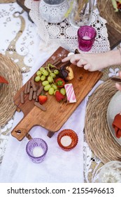 Beach Picnic, Grazing Food Board, Boho Styled Picnic, Eating Food At The Beach, Fiends, Event Picnic, Coastal Beach Food, Bohemian Dinner Picnic.