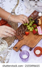 Beach Picnic, Grazing Food Board, Boho Styled Picnic, Eating Food At The Beach, Fiends, Event Picnic, Coastal Beach Food, Bohemian Dinner Picnic.