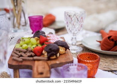 Beach Picnic, Grazing Food Board, Boho Styled Picnic, Eating Food At The Beach, Fiends, Event Picnic, Coastal Beach Food, Bohemian Dinner Picnic.