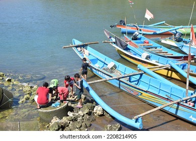 Beach And Sea Peoples Life's, Baron Beach, : Yogyakarta,  14 March 2019