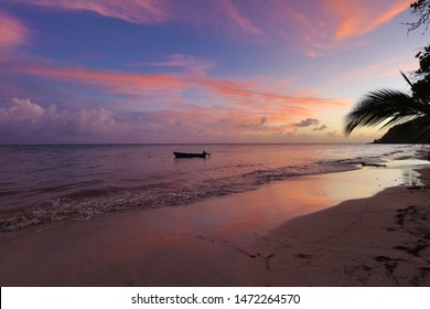 Beach sunset in Providencia Island - Shutterstock ID 1472264570