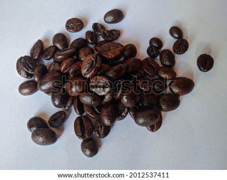 Beans coffe robusta java. this Beans have dark colours cause roasted until over cook to make butter in taste