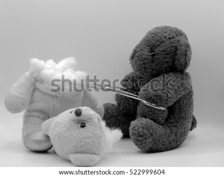 bear doll use scissors to cut himself a teddy bear : Suicide bear.Bear with his head cut off isolated on white background