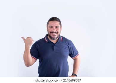 A bearded man in his 30s points to the left. Stocky, dad-bod physique. Advertising or promotion concept. - Shutterstock ID 2148699887