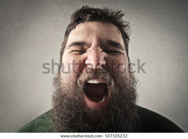 Bearded Man Screaming Editar Agora Foto Stock