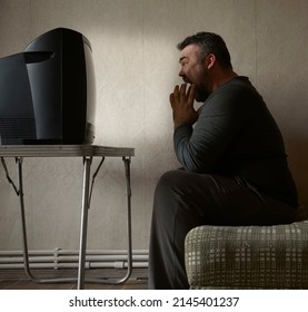 Bearded Man Screaming In Shock While Watching Retro Aged Tv Alone.  One Male Sitting On Sofa In Old  Living Room. Sports Fan. Shock News.