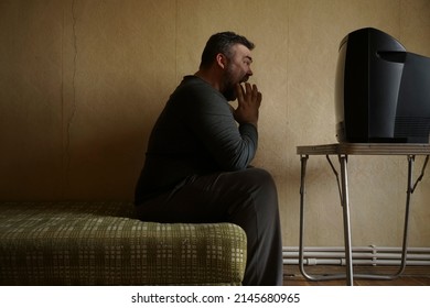 Bearded Man Screaming In Shock While Watching Retro Aged Tv Alone.  One Male Sitting On Sofa In Old  Living Room. Sports Fan. Shock News.