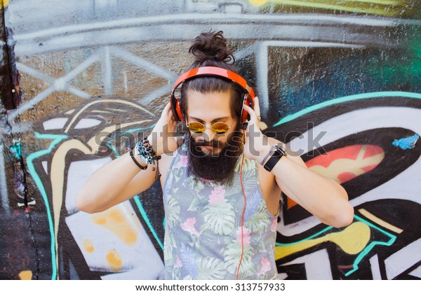 Barenmann Lifestyle Portrait Von Hipster Mann Cooler Bart Mans Frisur Friseur Stockfoto Jetzt Bearbeiten