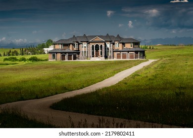 Bearspaw Alberta Canada, July 17 2022: A Large New Home Build With A Six Car Garage And Long Driveway In A Estate Living Community.