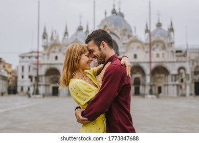 Beatiful Young Couple Having Fun While Visiting Venice - Tourists Travelling In Italy And Sightseeing The Most Relevant Landmarks Of Venezia - Concepts About Lifestyle, Travel, Tourism