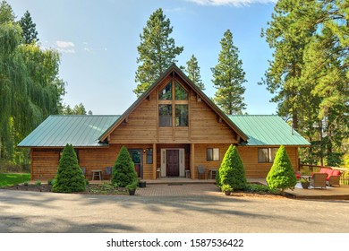 Beautifufl Large Cedar Home With Pond And Pine Trees.