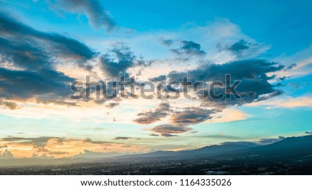 Similar – Foto Bild Brooklyn Bridge bei Sonnenaufgang