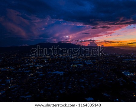 Similar – Foto Bild Brooklyn Bridge bei Sonnenaufgang