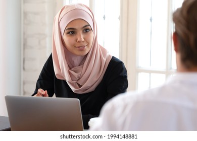 Beautiful Asian Muslim Businesswoman Wearing Hijab Talking With Colleague At Meeting Close Up, Diverse Employees Discussing Business Project Strategy, Attentive Female Leader Listening Ideas