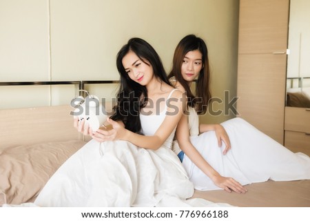 Early morning lesbian fun