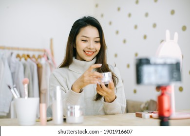 Beautiful Asian Woman Blogger Showing How Stock Photo 1901916607 ...