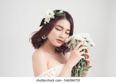https://image.shutterstock.com/image-photo/beautiful-asian-woman-bride-on-260nw-546584755.jpg