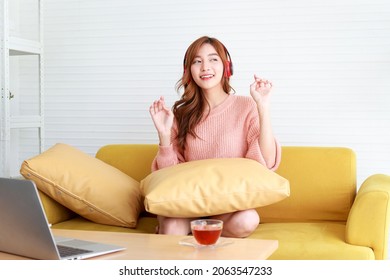 beautiful asian woman happy smile Sit at home listening to music in the living room. home isolation concept, social distance, work from home