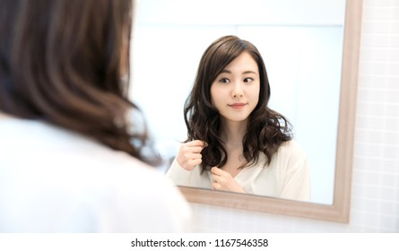 代女性 日本人 ドレス Images Stock Photos Vectors Shutterstock