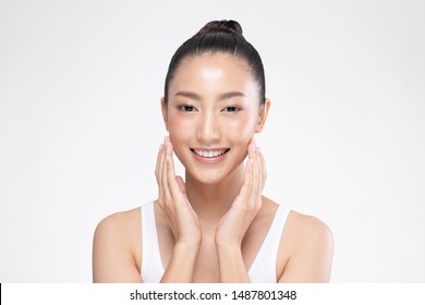日本人 女性 ほっぺ の写真素材 画像 写真 Shutterstock