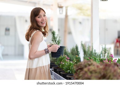 Beautiful Asian Women Have A Hobby To Grow Trees, Vegetables, Use Them For Cooking, Sell During Work Form Home

