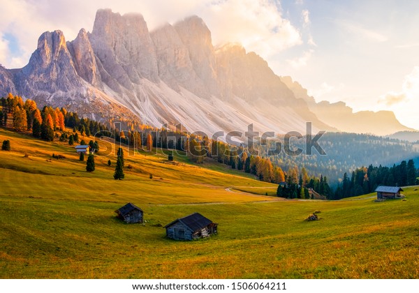 Suchen Sie Nach Schone Herbstfarben Am Fusse Des Odle Stockbildern In Hd Und Millionen Weiteren Lizenzfreien Stockfotos Illustrationen Und Vektorgrafiken In Der Shutterstock Kollektion Jeden Tag Werden Tausende Neue Hochwertige Bilder Hinzugefugt