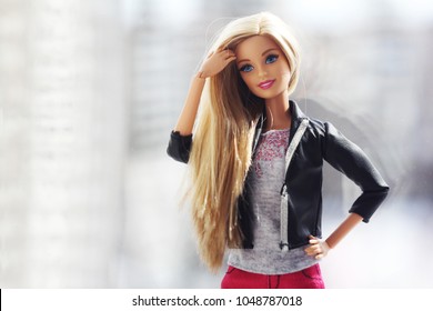Barbie Bilder Stockfotos Und Vektorgrafiken Shutterstock