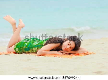 Similar black teen girls lying down on stomach recommend you Black teen girls lying down on stomach