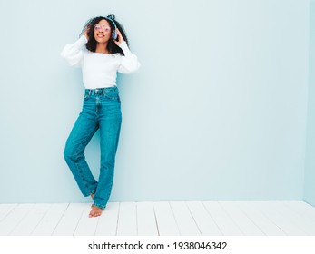 女性 ジーンズ の画像 写真素材 ベクター画像 Shutterstock