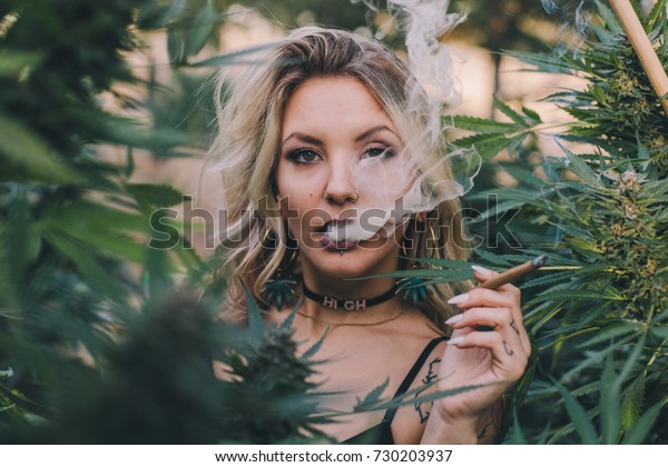 Blondýna kouření obrázky