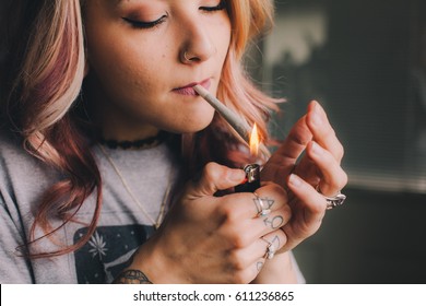Weed girls videos smoking Sh0ck As
