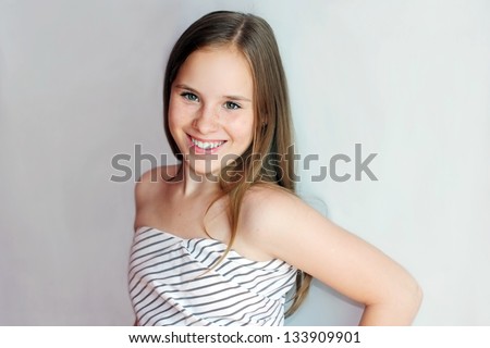 Photo de stock de Beautiful Blondhaired 13 Years Old Girl Portrait (modifier maintenant ...