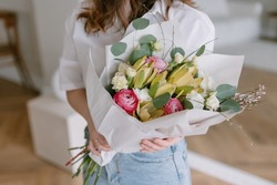 Bel Bouquet De Fleurs Pour Un Cadeau. 