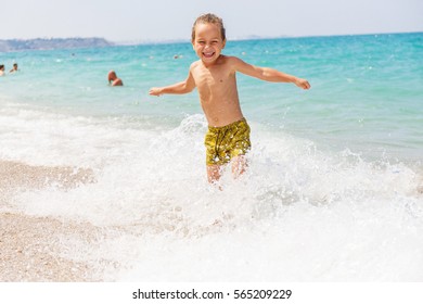 Beautiful Boy Sea Stock Photo 565209229 | Shutterstock