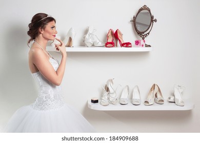 Beautiful Bride Chooses Shoes