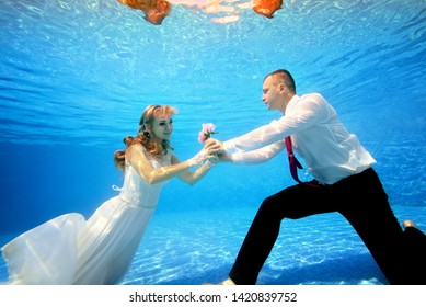 197 Diving White Dress Couple Images, Stock Photos & Vectors | Shutterstock