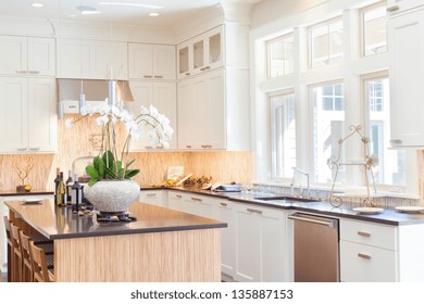 Beautiful And Bright Kitchen In New Luxury Home