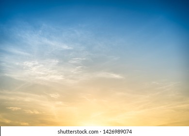 Beautiful Bright Orange - Yellow Cloudy Sky During The Sunrise And Sunset. Beautiful Scenic Gradient Sky Between Hot And Cool Tone Of Twilight Sky With A Cloud. Sun Beam Background.