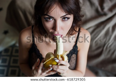 Halle berry nude vids Pretty chinese women porn