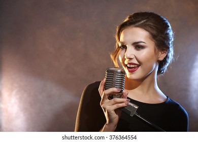 105,322 Beautiful woman singing Images, Stock Photos & Vectors ...